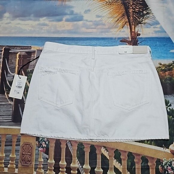 Citizens of Humanity Distressed White Denim Mini Skirt Size 32 New - Picture 7 of 7